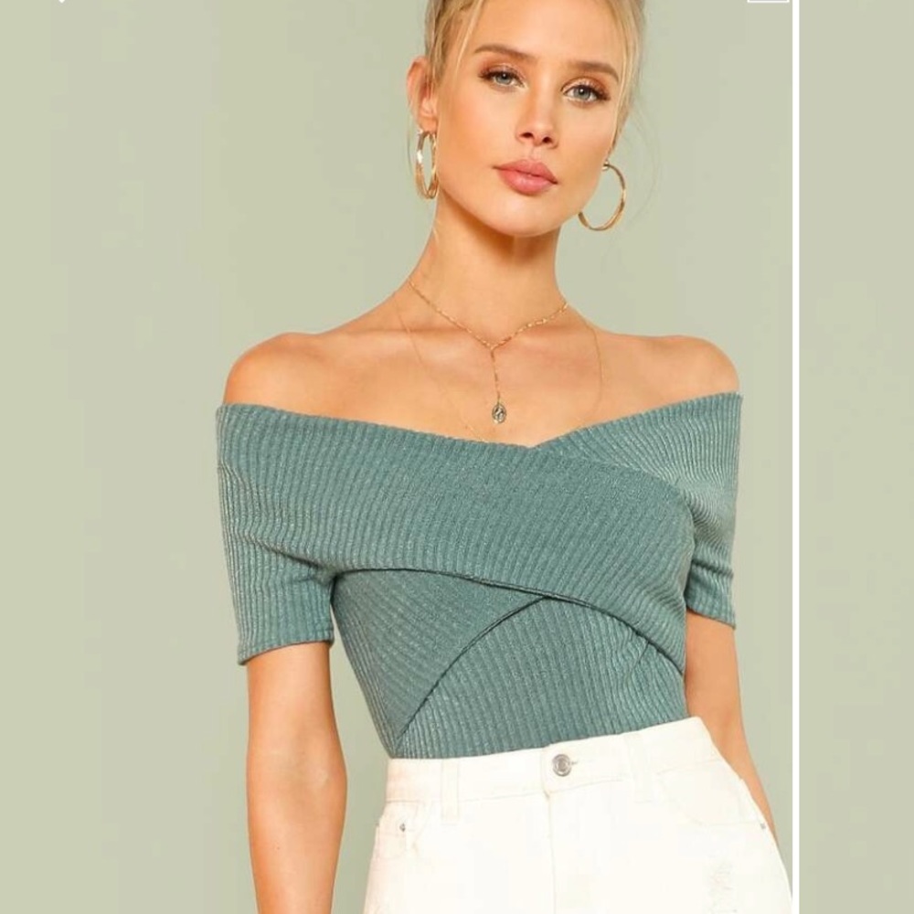 Cross over ribbed top